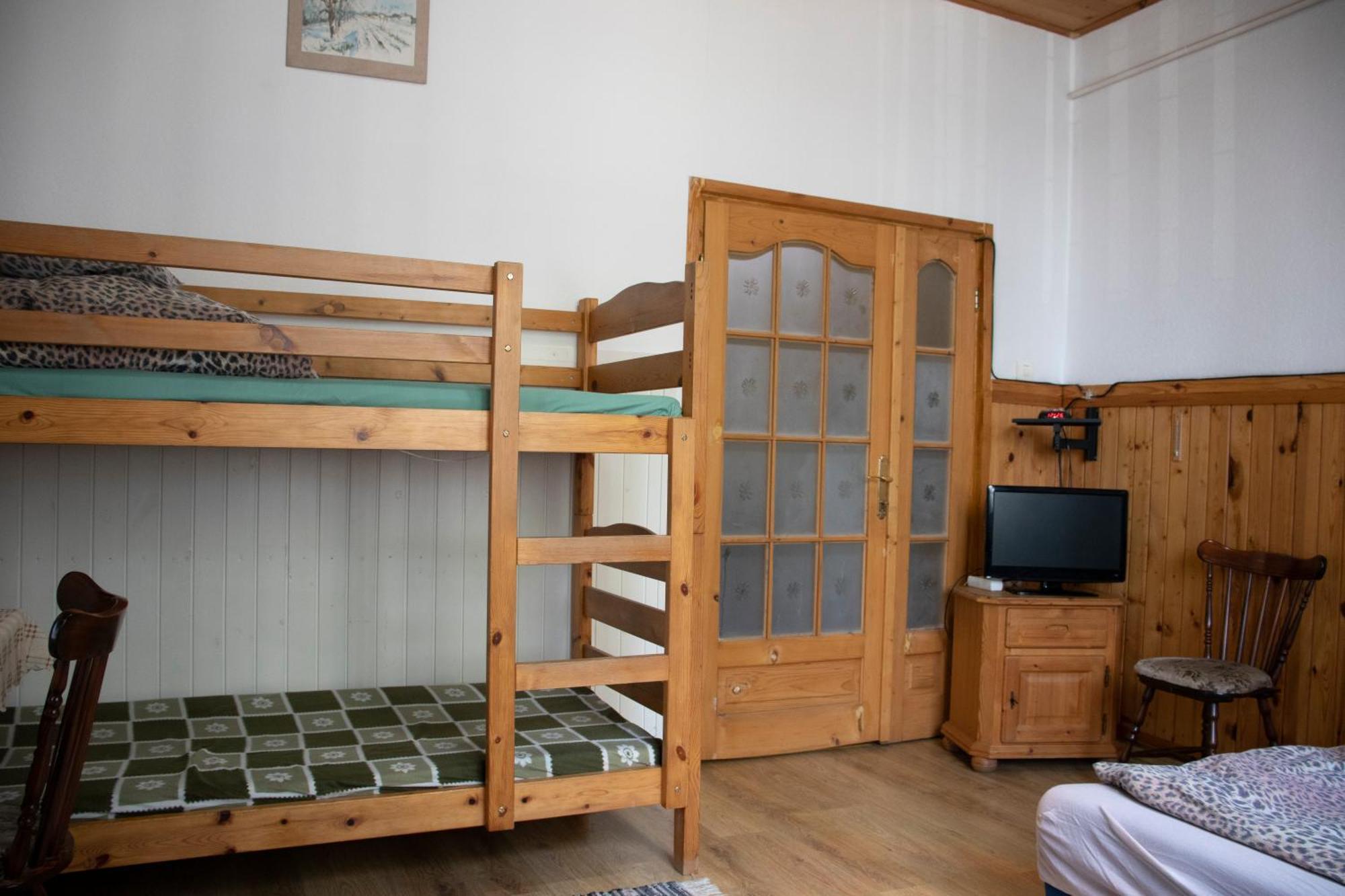 Cívis Debrecen Hostel Buitenkant foto