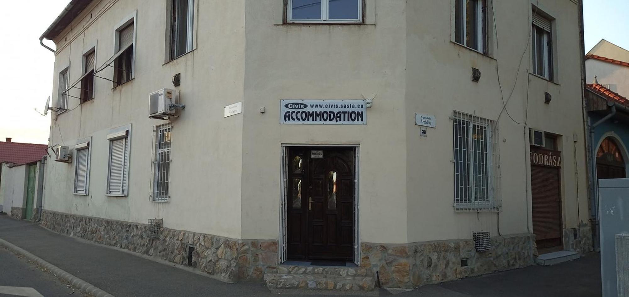 Cívis Debrecen Hostel Buitenkant foto